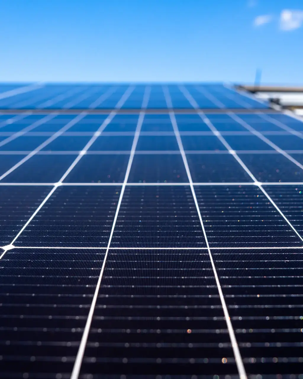 Photovoltaik-Modulfeld auf einem Gewerbedach